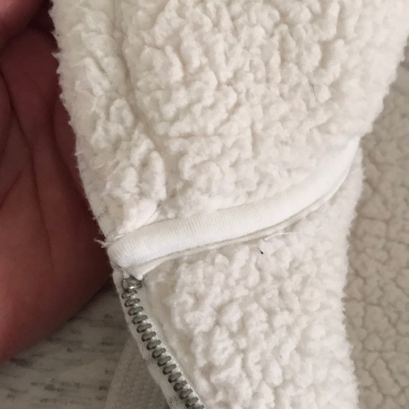 Comfy hooded vest - Picture 4 of 5